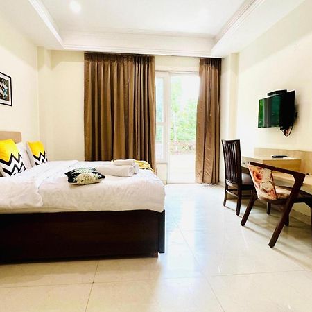 Bluo Studio1 Golf Course Road, Gym, Balcony Garden Gurgaon Luaran gambar