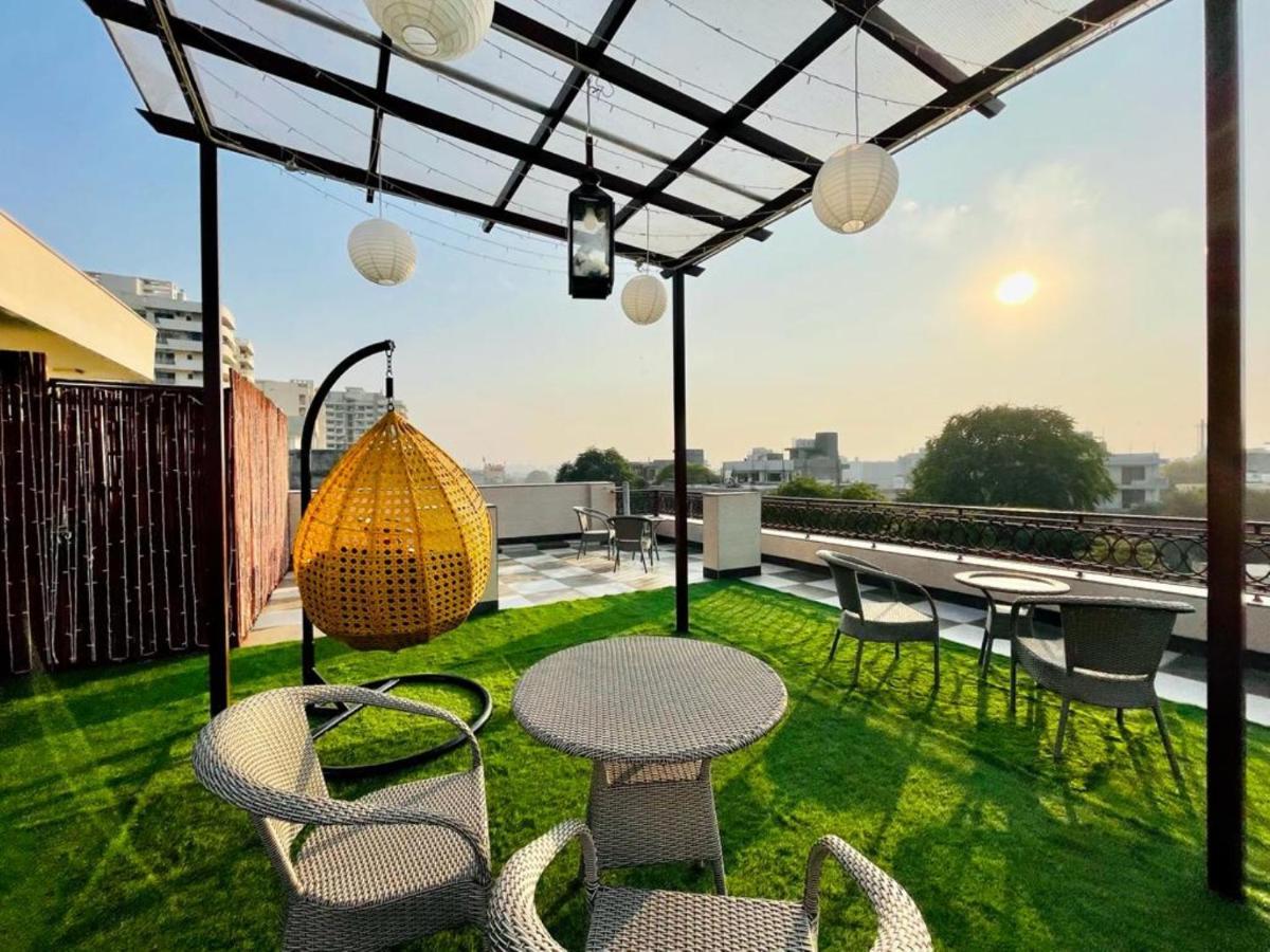 Bluo Studio1 Golf Course Road, Gym, Balcony Garden Gurgaon Luaran gambar
