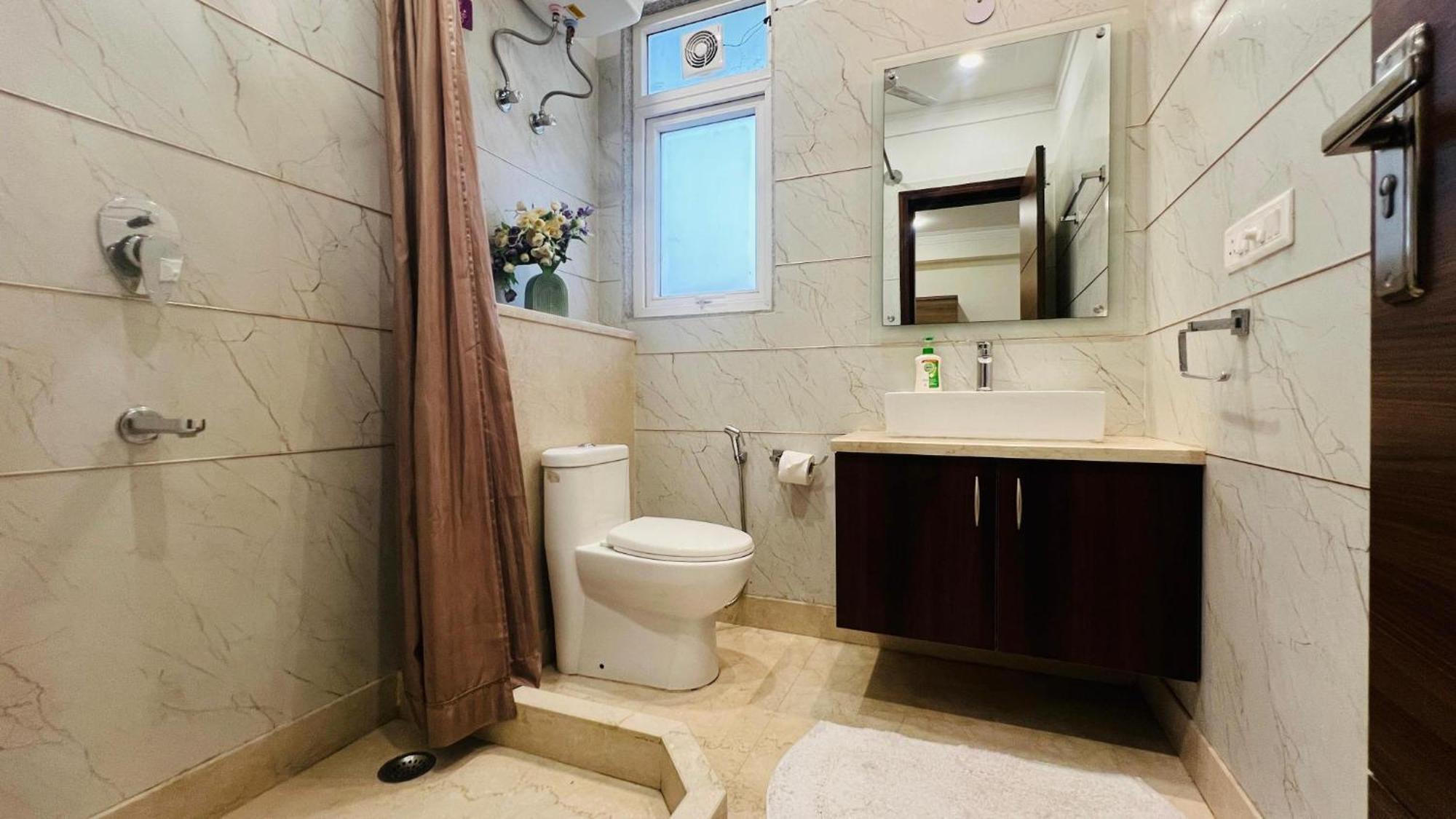 Bluo Studio1 Golf Course Road, Gym, Balcony Garden Gurgaon Luaran gambar